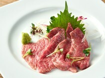 Kobe Beef DAIA Nihonbashi-Muromachi Branch_Broiled Kobe Beef Sashimi - enjoy fresh meat in a simple way 