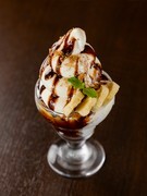 Cafe Rob Hiroshima Miyajimaguchi Branch_Pancake Parfait - Collaboration of specialty soft serve and pancakes.