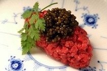 TANAKA YAKINIKU RESTAURANTE_Fresh Caviar Yukhoe - A luxurious dish that allows you to taste the creamy texture of caviar.