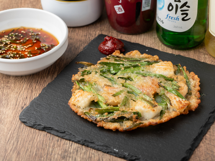OKKII Shin-Fukushima Branch_Korean Seafood Pancake (with spicy miso sauce) - Plenty of chives and seafood collaborate. [Shinfukusima branch limited]