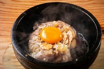 Yakiniku Horumon Seiji_Stone-grilled Garlic rice - Piping hot and flavorful