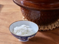 Mahoroba Irori Okinawa Branch_Uonuma Koshihikari Clay Pot Rice - Captivated by its luster, beauty, and sweetness.