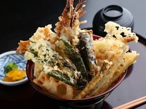 Asakusa Kusatsutei Ariake Branch_Seasonal Flavor Large-Tendon - is lavishly plated with giant prawn tempura, a whole conger eel tempura, sillago tempura, and seasonal vegetable tempura.