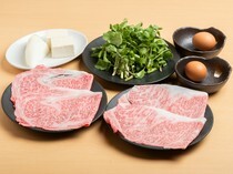 Niku no Akai_Yaki Shabu & Sukiyaki Course - The flavor of the meat multiplies as it is grilled.