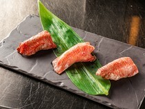 Yakiniku Meat Ushio_Assorted 3 Kinds of Meat Sushi - Collaboration of deliciousness! Indulge in a wide variety of tastes.