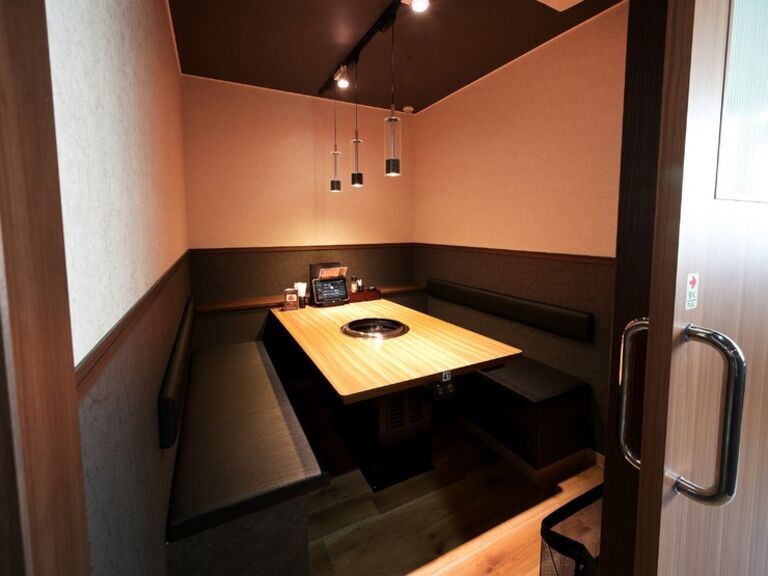 WAGYU YAKINIKU HYAKUMEIZAN Meieki Nishi Branch_Inside view