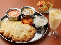 Nepali & Indian Restaurant BASURI Teradacho_Cheese Nan Set - Savor spicy and creamy curry.