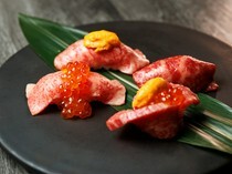 Wagyu Yakiniku Isshin_Assorted Meat Sushi - is a luxurious dish that allows you to enjoy the true flavor of lean meat.
