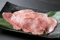 Yakiniku Ten Gamushara Marunouchi_Special Kalbi - It delivers a luxurious food experience with overflowing meat juice and deep richness.