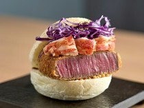 Yakiniku Kokon_Kokon Royal Burger - It is a sumptuous fusion of Chateaubriand and lobster.