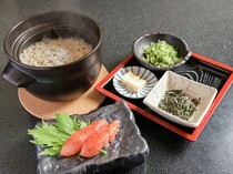 Nou Ohashi_Clay Pot Rice with Shirasu Mentaiko Butter - Enjoy the delicious taste of freshly cooked rice. It's a perfect dish to finish off the meal.