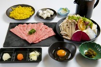 Lamb Shabu Kinnome Ginza Main Branch_Yonezawa Beef Sukiyaki - Enjoy high-ranking Wagyu beef with specially made sukiyaki stock.