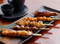 Anan Akasaka Branch_Tottori Daisen Chicken Skewer [charcoal grill] - Cooked with crispy skin and juicy meat and carefully skewered piece by piece. 