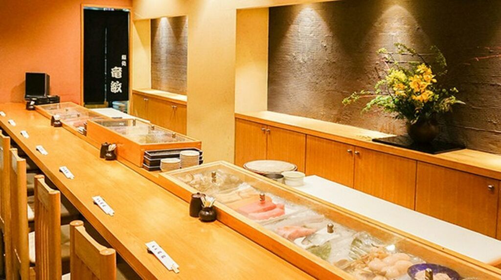 Sushi-dokoro Tatsutoshi_Inside view