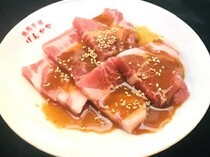 Yakiniku Ichiba Genkaya Meguro Branch_Yamagata Pork (Shoulder Loin) - Thick slices with tenderness and an exquisite texture.