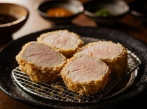 Tonkatsu Kokomade Yaruka_Extra Large Fillet (160g) - It is tender but has a strong umami flavor and a long-lasting, deep taste. *Half-size is available.