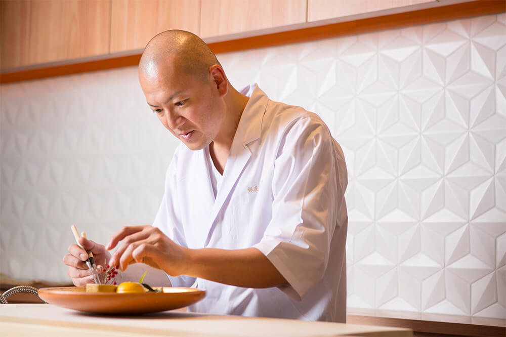 Mr. Shinohara has polished his culinary skills for 20 years.